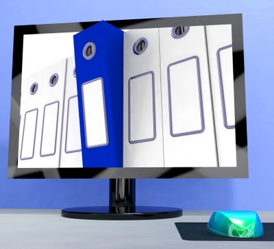 3 Akten Colourbox Akten an einem Computer-Bildschirm